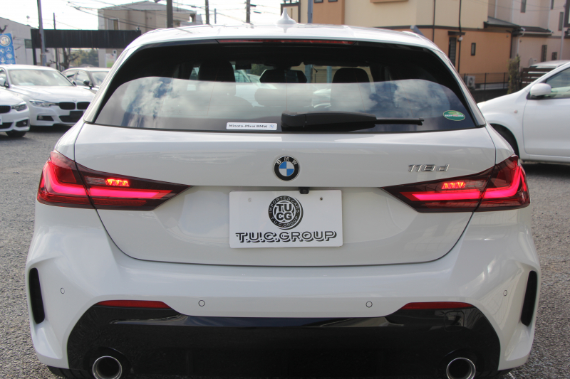 BMW 1シリーズ 118d Mｽﾎﾟｰﾂ ｴﾃﾞｨｼｮﾝｼﾞｮｲﾌﾟﾗｽ ｺﾝﾌｫｰﾄP 1ｵｰﾅ 追従ACC 電動ﾘｱｹﾞｰﾄ idriveﾅﾋﾞｹﾞｰｼｮﾝP BMWﾗｲﾌﾞｺｯｸﾋﾟｯﾄ ｱｯﾌﾟﾙｶｰﾌﾟﾚｲ ﾒﾓﾘｰ付電動ﾊｰﾌﾚｻﾞｰ ｽﾄﾚｰｼﾞﾊﾟｯｹｰｼﾞｲﾙﾐﾎﾞｽﾄﾝﾄﾘﾑ LEDﾍｯﾄﾞﾗｲﾄ Pｱｼｽﾄ 18AW 専用ｴｱﾛ 2年保証