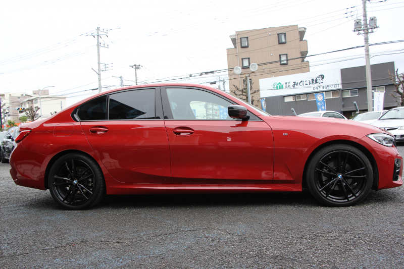 BMW 3シリーズ 320d Xdrive Mｽﾎﾟｰﾂ ｴﾃﾞｨｼｮﾝｻﾝﾗｲｽﾞ50台限定車 ﾋｰﾀｰ黒革 ﾚｰｻﾞｰﾗｲﾄ ｱﾀﾞﾌﾟﾃｨﾌﾞMｻｽ 専用19AW Mﾘｱｽﾎﾟｲﾗｰ Mｼｰﾄﾍﾞﾙﾄ 追従ACC ｽﾃｱﾘﾝｸﾞｻﾎﾟｰﾄ BMWﾗｲﾌﾞｺｯｸﾋﾟｯﾄﾞｱｯﾌﾟﾙｶｰﾌﾟﾚｲ ﾜｲﾔﾚｽ充電 2年保証