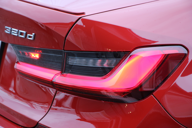 BMW 3シリーズ 320d Xdrive Mｽﾎﾟｰﾂ ｴﾃﾞｨｼｮﾝｻﾝﾗｲｽﾞ50台限定車 ﾋｰﾀｰ黒革 ﾚｰｻﾞｰﾗｲﾄ ｱﾀﾞﾌﾟﾃｨﾌﾞMｻｽ 専用19AW Mﾘｱｽﾎﾟｲﾗｰ Mｼｰﾄﾍﾞﾙﾄ 追従ACC ｽﾃｱﾘﾝｸﾞｻﾎﾟｰﾄ BMWﾗｲﾌﾞｺｯｸﾋﾟｯﾄﾞｱｯﾌﾟﾙｶｰﾌﾟﾚｲ ﾜｲﾔﾚｽ充電 2年保証