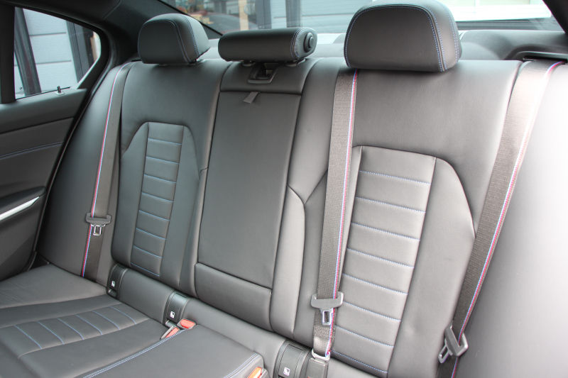 BMW 3シリーズ 320d Xdrive Mｽﾎﾟｰﾂ ｴﾃﾞｨｼｮﾝｻﾝﾗｲｽﾞ50台限定車 ﾋｰﾀｰ黒革 ﾚｰｻﾞｰﾗｲﾄ ｱﾀﾞﾌﾟﾃｨﾌﾞMｻｽ 専用19AW Mﾘｱｽﾎﾟｲﾗｰ Mｼｰﾄﾍﾞﾙﾄ 追従ACC ｽﾃｱﾘﾝｸﾞｻﾎﾟｰﾄ BMWﾗｲﾌﾞｺｯｸﾋﾟｯﾄﾞｱｯﾌﾟﾙｶｰﾌﾟﾚｲ ﾜｲﾔﾚｽ充電 2年保証