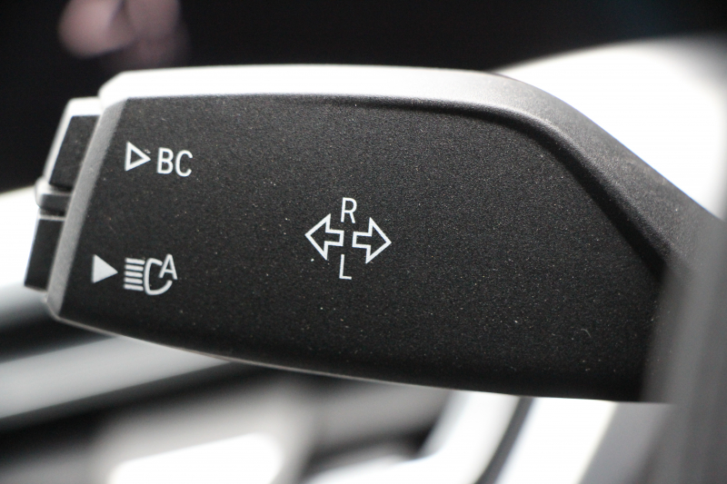 BMW 3シリーズ 320d Xdrive Mｽﾎﾟｰﾂ ｴﾃﾞｨｼｮﾝｻﾝﾗｲｽﾞ50台限定車 ﾋｰﾀｰ黒革 ﾚｰｻﾞｰﾗｲﾄ ｱﾀﾞﾌﾟﾃｨﾌﾞMｻｽ 専用19AW Mﾘｱｽﾎﾟｲﾗｰ Mｼｰﾄﾍﾞﾙﾄ 追従ACC ｽﾃｱﾘﾝｸﾞｻﾎﾟｰﾄ BMWﾗｲﾌﾞｺｯｸﾋﾟｯﾄﾞｱｯﾌﾟﾙｶｰﾌﾟﾚｲ ﾜｲﾔﾚｽ充電 2年保証