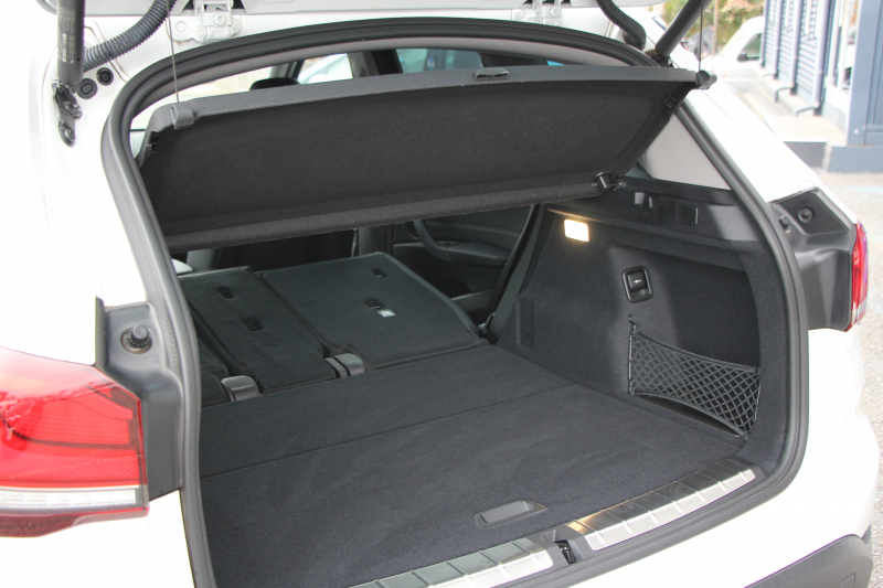 BMW X1 Xdrive18d Xﾗｲﾝ ｴﾃﾞｨｼｮﾝｼﾞｮｲﾌﾟﾗｽ ﾊｲﾗｲﾝ&ｺﾝﾌｫｰﾄP 後期 ﾌｪｲｽﾘﾌﾄ後 真珠色 ﾋｰﾀｰ黒革 追従ACC ﾌﾙｾｸﾞTV LEDﾍｯﾄﾞﾗｲﾄ 電動ﾄﾗﾝｸ ﾀｯﾁ画面HDDﾅﾋﾞ衝突軽減ﾌﾞﾚｰｷ 車線逸脱警告 歩行者警告 専用18AW ｳｯﾄﾞﾊﾟﾈﾙ 2年保証