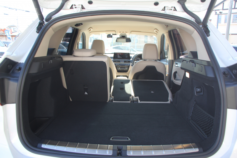 BMW X1 Xdrive18d Xﾗｲﾝ ｴﾃﾞｨｼｮﾝｼﾞｮｲﾌﾟﾗｽ 1ｵｰﾅ ﾊｲﾗｲﾝ&ｺﾝﾌｫｰﾄP 後期 ﾌｪｲｽﾘﾌﾄ後 真珠色 ｵｲｽﾀｰﾚｻﾞｰ ｼｰﾄﾋｰﾀｰ 追従ACC LEDﾍｯﾄﾞﾗｲﾄ&ﾃｰﾙ 電動ﾄﾗﾝｸ ﾀｯﾁ画面HDDﾅﾋﾞ衝突軽減ﾌﾞﾚｰｷ 車線逸脱警告 歩行者警告 専用18AW ｳｯﾄﾞﾊﾟﾈﾙ 2年保証