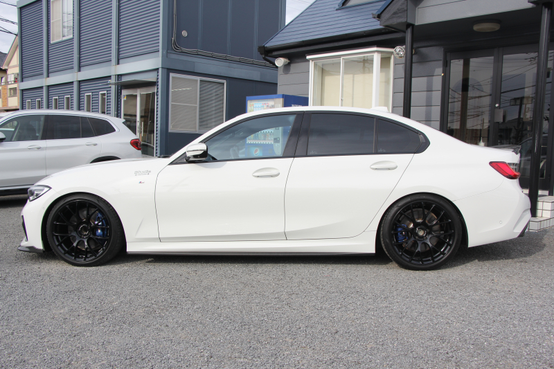 BMW 3シリーズ 330i Mｽﾎﾟｰﾂ ﾃﾞﾋﾞｭｰ&ｺﾝﾌｫｰﾄP 高出力 258馬力 ﾋｰﾀｰ黒革 専用ﾌﾞﾙｰｽﾃｯﾁ HUD 追従ACC ｽﾃｱﾘﾝｸﾞｻﾎﾟｰﾄ Mｽﾎﾟｰﾂﾌﾞﾚｰｷ ﾚｲｽﾞ19AW 3Dﾃﾞｻﾞｲﾝｴｱﾛ LEDﾍｯﾄﾞﾗｲﾄ ｵｰﾄﾊｲﾋﾞｰﾑ 360度ｶﾒﾗ 電動ﾄﾗﾝｸ Hi-fiｽﾋﾟｰｶｰ BMWﾗｲﾌﾞｺｯｸﾋﾟｯﾄ 2年保証