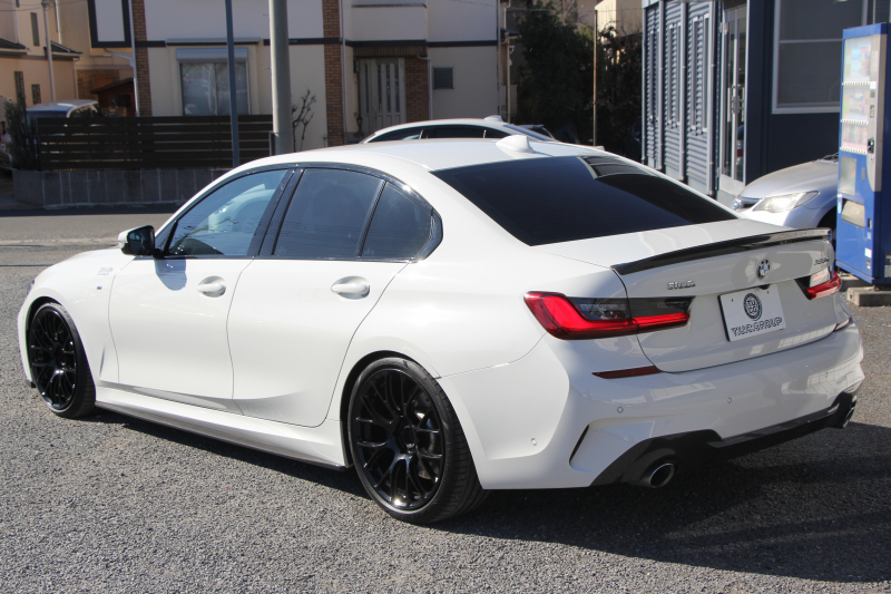 BMW 3シリーズ 330i Mｽﾎﾟｰﾂ ﾃﾞﾋﾞｭｰ&ｺﾝﾌｫｰﾄP 高出力 258馬力 ﾋｰﾀｰ黒革 専用ﾌﾞﾙｰｽﾃｯﾁ HUD 追従ACC ｽﾃｱﾘﾝｸﾞｻﾎﾟｰﾄ Mｽﾎﾟｰﾂﾌﾞﾚｰｷ ﾚｲｽﾞ19AW 3Dﾃﾞｻﾞｲﾝｴｱﾛ LEDﾍｯﾄﾞﾗｲﾄ ｵｰﾄﾊｲﾋﾞｰﾑ 360度ｶﾒﾗ 電動ﾄﾗﾝｸ Hi-fiｽﾋﾟｰｶｰ BMWﾗｲﾌﾞｺｯｸﾋﾟｯﾄ 2年保証