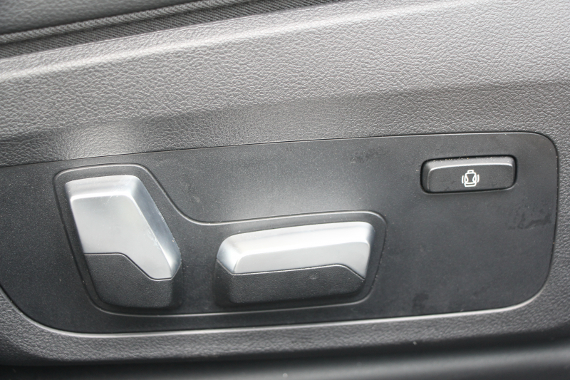 BMW 3シリーズ 330i Mｽﾎﾟｰﾂ ﾃﾞﾋﾞｭｰ&ｺﾝﾌｫｰﾄP 高出力 258馬力 ﾋｰﾀｰ黒革 専用ﾌﾞﾙｰｽﾃｯﾁ HUD 追従ACC ｽﾃｱﾘﾝｸﾞｻﾎﾟｰﾄ Mｽﾎﾟｰﾂﾌﾞﾚｰｷ ﾚｲｽﾞ19AW 3Dﾃﾞｻﾞｲﾝｴｱﾛ LEDﾍｯﾄﾞﾗｲﾄ ｵｰﾄﾊｲﾋﾞｰﾑ 360度ｶﾒﾗ 電動ﾄﾗﾝｸ Hi-fiｽﾋﾟｰｶｰ BMWﾗｲﾌﾞｺｯｸﾋﾟｯﾄ 2年保証