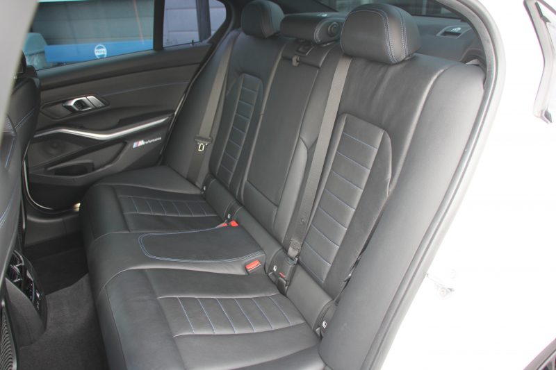 BMW 3シリーズ 330i Mｽﾎﾟｰﾂ ﾃﾞﾋﾞｭｰ&ｺﾝﾌｫｰﾄP 高出力 258馬力 ﾋｰﾀｰ黒革 専用ﾌﾞﾙｰｽﾃｯﾁ HUD 追従ACC ｽﾃｱﾘﾝｸﾞｻﾎﾟｰﾄ Mｽﾎﾟｰﾂﾌﾞﾚｰｷ ﾚｲｽﾞ19AW 3Dﾃﾞｻﾞｲﾝｴｱﾛ LEDﾍｯﾄﾞﾗｲﾄ ｵｰﾄﾊｲﾋﾞｰﾑ 360度ｶﾒﾗ 電動ﾄﾗﾝｸ Hi-fiｽﾋﾟｰｶｰ BMWﾗｲﾌﾞｺｯｸﾋﾟｯﾄ 2年保証