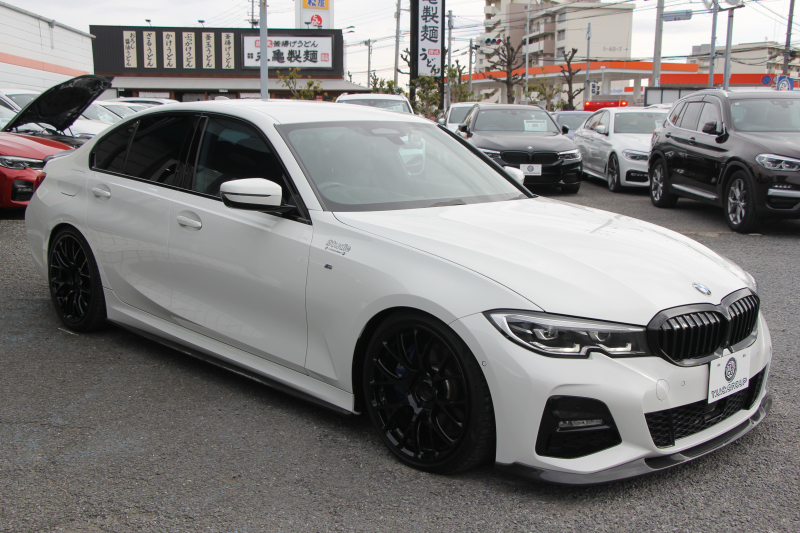 BMW 3シリーズ 330i Mｽﾎﾟｰﾂ ﾃﾞﾋﾞｭｰ&ｺﾝﾌｫｰﾄP 高出力 258馬力 ﾋｰﾀｰ黒革 専用ﾌﾞﾙｰｽﾃｯﾁ HUD 追従ACC ｽﾃｱﾘﾝｸﾞｻﾎﾟｰﾄ Mｽﾎﾟｰﾂﾌﾞﾚｰｷ ﾚｲｽﾞ19AW 3Dﾃﾞｻﾞｲﾝｴｱﾛ LEDﾍｯﾄﾞﾗｲﾄ ｵｰﾄﾊｲﾋﾞｰﾑ 360度ｶﾒﾗ 電動ﾄﾗﾝｸ Hi-fiｽﾋﾟｰｶｰ BMWﾗｲﾌﾞｺｯｸﾋﾟｯﾄ 2年保証