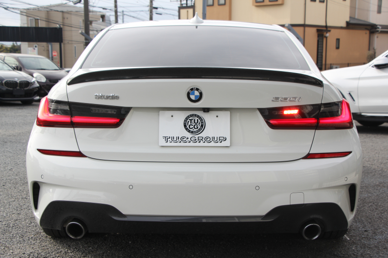 BMW 3シリーズ 330i Mｽﾎﾟｰﾂ ﾃﾞﾋﾞｭｰ&ｺﾝﾌｫｰﾄP 高出力 258馬力 ﾋｰﾀｰ黒革 専用ﾌﾞﾙｰｽﾃｯﾁ HUD 追従ACC ｽﾃｱﾘﾝｸﾞｻﾎﾟｰﾄ Mｽﾎﾟｰﾂﾌﾞﾚｰｷ ﾚｲｽﾞ19AW 3Dﾃﾞｻﾞｲﾝｴｱﾛ LEDﾍｯﾄﾞﾗｲﾄ ｵｰﾄﾊｲﾋﾞｰﾑ 360度ｶﾒﾗ 電動ﾄﾗﾝｸ Hi-fiｽﾋﾟｰｶｰ BMWﾗｲﾌﾞｺｯｸﾋﾟｯﾄ 2年保証