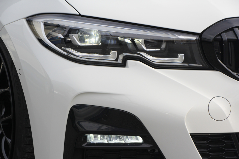 BMW 3シリーズ 330i Mｽﾎﾟｰﾂ ﾃﾞﾋﾞｭｰ&ｺﾝﾌｫｰﾄP 高出力 258馬力 ﾋｰﾀｰ黒革 専用ﾌﾞﾙｰｽﾃｯﾁ HUD 追従ACC ｽﾃｱﾘﾝｸﾞｻﾎﾟｰﾄ Mｽﾎﾟｰﾂﾌﾞﾚｰｷ ﾚｲｽﾞ19AW 3Dﾃﾞｻﾞｲﾝｴｱﾛ LEDﾍｯﾄﾞﾗｲﾄ ｵｰﾄﾊｲﾋﾞｰﾑ 360度ｶﾒﾗ 電動ﾄﾗﾝｸ Hi-fiｽﾋﾟｰｶｰ BMWﾗｲﾌﾞｺｯｸﾋﾟｯﾄ 2年保証