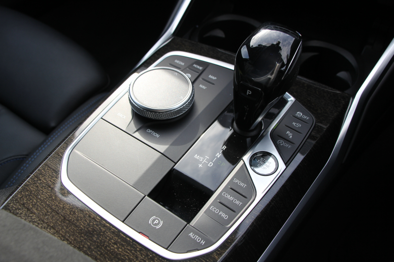 BMW 3シリーズ 330i Mｽﾎﾟｰﾂ ﾃﾞﾋﾞｭｰ&ｺﾝﾌｫｰﾄP 高出力 258馬力 ﾋｰﾀｰ黒革 専用ﾌﾞﾙｰｽﾃｯﾁ HUD 追従ACC ｽﾃｱﾘﾝｸﾞｻﾎﾟｰﾄ Mｽﾎﾟｰﾂﾌﾞﾚｰｷ ﾚｲｽﾞ19AW 3Dﾃﾞｻﾞｲﾝｴｱﾛ LEDﾍｯﾄﾞﾗｲﾄ ｵｰﾄﾊｲﾋﾞｰﾑ 360度ｶﾒﾗ 電動ﾄﾗﾝｸ Hi-fiｽﾋﾟｰｶｰ BMWﾗｲﾌﾞｺｯｸﾋﾟｯﾄ 2年保証