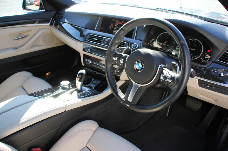 BMW 5シリーズ 523d ｾﾚﾌﾞﾚｰｼｮﾝｴﾃﾞｨｼｮﾝﾊﾞﾛﾝ 限定車 最終ﾓﾃﾞﾙ ｵｲｽﾀｰﾚｻﾞｰ 液晶ﾒｰﾀｰ LEDﾍｯﾄﾞﾗｲﾄ 19AW ｿﾌﾄｸﾛｰｽﾞﾄﾞｱ 電動ﾄﾗﾝｸ 追従ACC ﾚｰﾝﾁｪﾝｼﾞ警告 衝突軽減ﾌﾞﾚｰｷ iﾄﾞﾗｲﾌﾞHDDﾅﾋﾞ地ﾃﾞｼﾞTV Bｶﾒﾗ Mｽﾎﾟｰﾂｴｱﾛ 2年保証