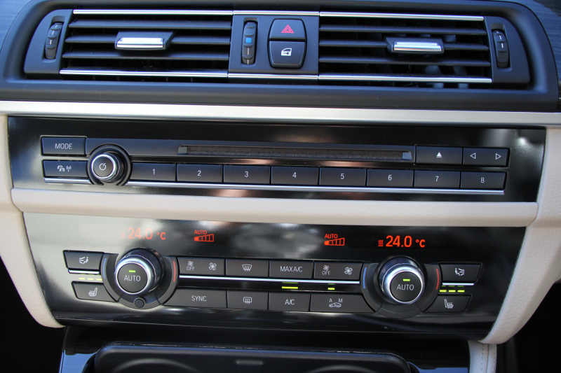 BMW 5シリーズ 523d ｾﾚﾌﾞﾚｰｼｮﾝｴﾃﾞｨｼｮﾝﾊﾞﾛﾝ 限定車 最終ﾓﾃﾞﾙ ｵｲｽﾀｰﾚｻﾞｰ 液晶ﾒｰﾀｰ LEDﾍｯﾄﾞﾗｲﾄ 19AW ｿﾌﾄｸﾛｰｽﾞﾄﾞｱ 電動ﾄﾗﾝｸ 追従ACC ﾚｰﾝﾁｪﾝｼﾞ警告 衝突軽減ﾌﾞﾚｰｷ iﾄﾞﾗｲﾌﾞHDDﾅﾋﾞ地ﾃﾞｼﾞTV Bｶﾒﾗ Mｽﾎﾟｰﾂｴｱﾛ 2年保証