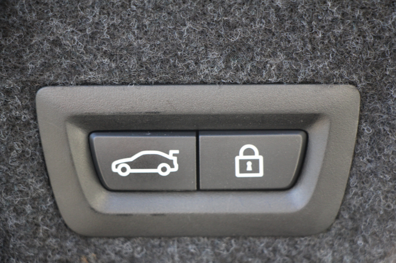 BMW 5シリーズ 523d ｾﾚﾌﾞﾚｰｼｮﾝｴﾃﾞｨｼｮﾝﾊﾞﾛﾝ 限定車 最終ﾓﾃﾞﾙ ｵｲｽﾀｰﾚｻﾞｰ 液晶ﾒｰﾀｰ LEDﾍｯﾄﾞﾗｲﾄ 19AW ｿﾌﾄｸﾛｰｽﾞﾄﾞｱ 電動ﾄﾗﾝｸ 追従ACC ﾚｰﾝﾁｪﾝｼﾞ警告 衝突軽減ﾌﾞﾚｰｷ iﾄﾞﾗｲﾌﾞHDDﾅﾋﾞ地ﾃﾞｼﾞTV Bｶﾒﾗ Mｽﾎﾟｰﾂｴｱﾛ 2年保証