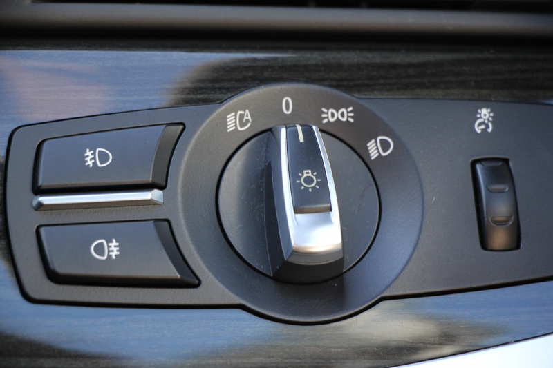 BMW 5シリーズ 523d ｾﾚﾌﾞﾚｰｼｮﾝｴﾃﾞｨｼｮﾝﾊﾞﾛﾝ 限定車 最終ﾓﾃﾞﾙ ｵｲｽﾀｰﾚｻﾞｰ 液晶ﾒｰﾀｰ LEDﾍｯﾄﾞﾗｲﾄ 19AW ｿﾌﾄｸﾛｰｽﾞﾄﾞｱ 電動ﾄﾗﾝｸ 追従ACC ﾚｰﾝﾁｪﾝｼﾞ警告 衝突軽減ﾌﾞﾚｰｷ iﾄﾞﾗｲﾌﾞHDDﾅﾋﾞ地ﾃﾞｼﾞTV Bｶﾒﾗ Mｽﾎﾟｰﾂｴｱﾛ 2年保証