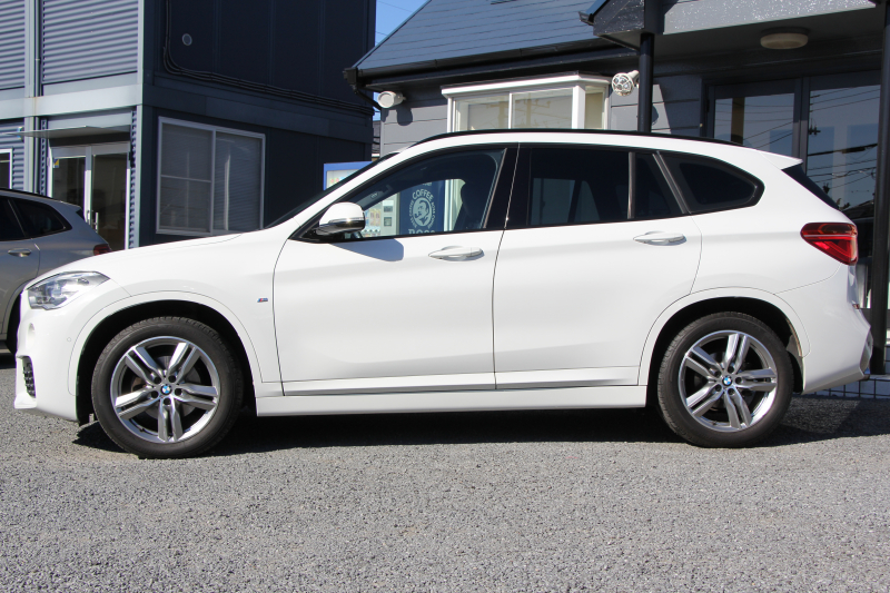 BMW X1 Xdrive18d Mｽﾎﾟｰﾂ ﾊｲﾗｲﾝ ｺﾝﾌｫｰﾄP 4WD 中期 変更後ﾀｯﾁﾊﾟﾈﾙ対応HDDﾅﾋﾞ新ﾃﾞｻﾞｲﾝﾒｰﾀｰ ﾋｰﾀｰ黒革 電動ｼｰﾄ&ﾒﾓﾘｰ 追従ACC HUD ﾌﾙｾｸﾞTV Pｱｼｽﾄ Bｶﾒﾗ 電動ﾄﾗﾝｸ 衝突軽減ﾌﾞﾚｰｷ 車線逸脱警告 歩行者警告 LEDﾍｯﾄﾞﾗｲﾄ 2年保証