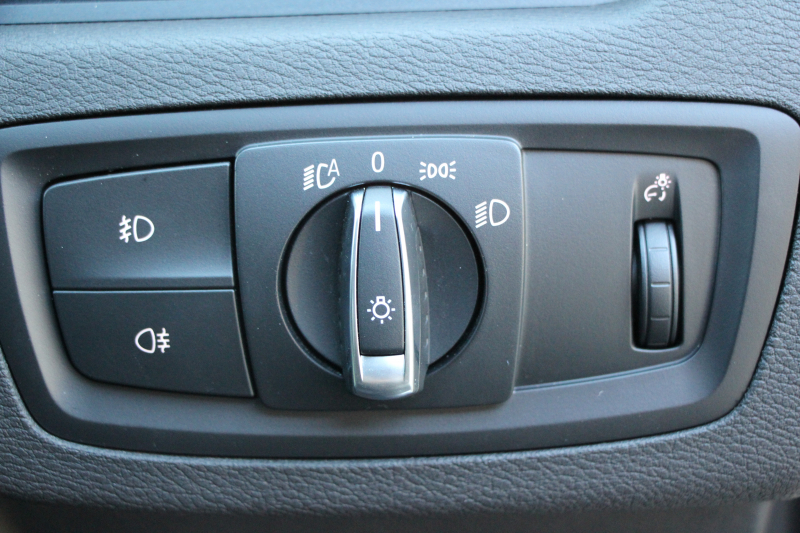 BMW X1 Xdrive18d Mｽﾎﾟｰﾂ ﾊｲﾗｲﾝ ｺﾝﾌｫｰﾄP 4WD 中期 変更後ﾀｯﾁﾊﾟﾈﾙ対応HDDﾅﾋﾞ新ﾃﾞｻﾞｲﾝﾒｰﾀｰ ﾋｰﾀｰ黒革 電動ｼｰﾄ&ﾒﾓﾘｰ 追従ACC HUD Pｱｼｽﾄ Bｶﾒﾗ 電動ﾄﾗﾝｸ 衝突軽減ﾌﾞﾚｰｷ 車線逸脱警告 歩行者警告 LEDﾍｯﾄﾞﾗｲﾄ 2年保証