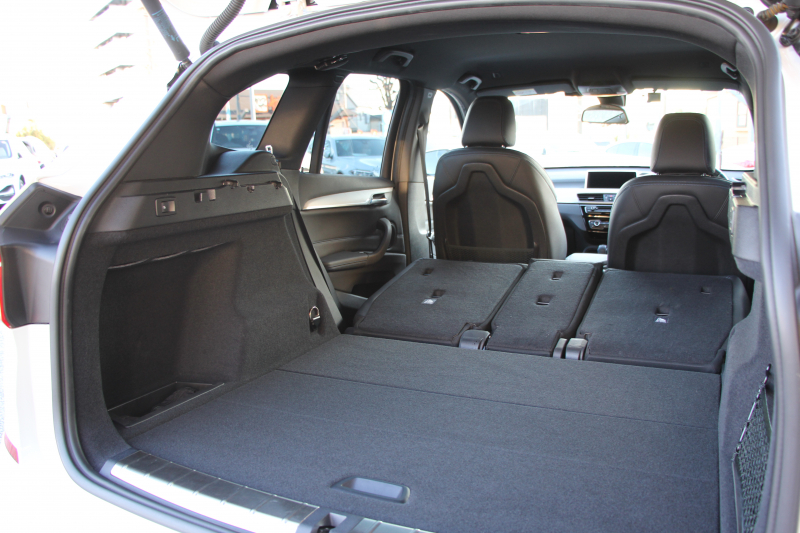 BMW X1 Xdrive18d Mｽﾎﾟｰﾂ ﾊｲﾗｲﾝ ｺﾝﾌｫｰﾄP 4WD 中期 変更後ﾀｯﾁﾊﾟﾈﾙ対応HDDﾅﾋﾞ新ﾃﾞｻﾞｲﾝﾒｰﾀｰ ﾋｰﾀｰ黒革 電動ｼｰﾄ&ﾒﾓﾘｰ 追従ACC HUD Pｱｼｽﾄ Bｶﾒﾗ 電動ﾄﾗﾝｸ 衝突軽減ﾌﾞﾚｰｷ 車線逸脱警告 歩行者警告 LEDﾍｯﾄﾞﾗｲﾄ 2年保証