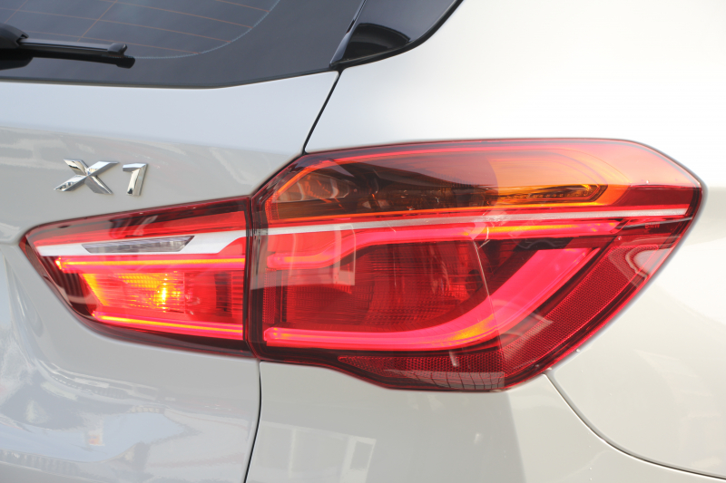 BMW X1 Xdrive18d Mｽﾎﾟｰﾂ ﾊｲﾗｲﾝ ｺﾝﾌｫｰﾄP 4WD 中期 変更後ﾀｯﾁﾊﾟﾈﾙ対応HDDﾅﾋﾞ新ﾃﾞｻﾞｲﾝﾒｰﾀｰ ﾋｰﾀｰ黒革 電動ｼｰﾄ&ﾒﾓﾘｰ 追従ACC HUD Pｱｼｽﾄ Bｶﾒﾗ 電動ﾄﾗﾝｸ 衝突軽減ﾌﾞﾚｰｷ 車線逸脱警告 歩行者警告 LEDﾍｯﾄﾞﾗｲﾄ 2年保証