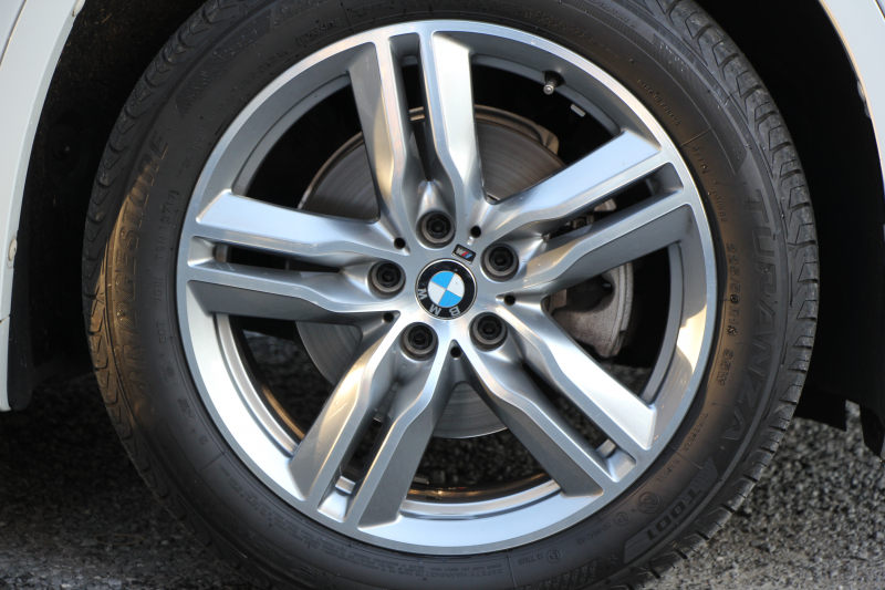 BMW X1 Xdrive18d Mｽﾎﾟｰﾂ ﾊｲﾗｲﾝ ｺﾝﾌｫｰﾄP 4WD 中期 変更後ﾀｯﾁﾊﾟﾈﾙ対応HDDﾅﾋﾞ新ﾃﾞｻﾞｲﾝﾒｰﾀｰ ﾋｰﾀｰ黒革 電動ｼｰﾄ&ﾒﾓﾘｰ 追従ACC HUD Pｱｼｽﾄ Bｶﾒﾗ 電動ﾄﾗﾝｸ 衝突軽減ﾌﾞﾚｰｷ 車線逸脱警告 歩行者警告 LEDﾍｯﾄﾞﾗｲﾄ 2年保証