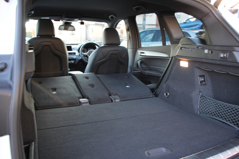 BMW X1 Xdrive18d Mｽﾎﾟｰﾂ ﾊｲﾗｲﾝ ｺﾝﾌｫｰﾄP 4WD 中期 変更後ﾀｯﾁﾊﾟﾈﾙ対応HDDﾅﾋﾞ新ﾃﾞｻﾞｲﾝﾒｰﾀｰ ﾋｰﾀｰ黒革 電動ｼｰﾄ&ﾒﾓﾘｰ 追従ACC HUD Pｱｼｽﾄ Bｶﾒﾗ 電動ﾄﾗﾝｸ 衝突軽減ﾌﾞﾚｰｷ 車線逸脱警告 歩行者警告 LEDﾍｯﾄﾞﾗｲﾄ 2年保証