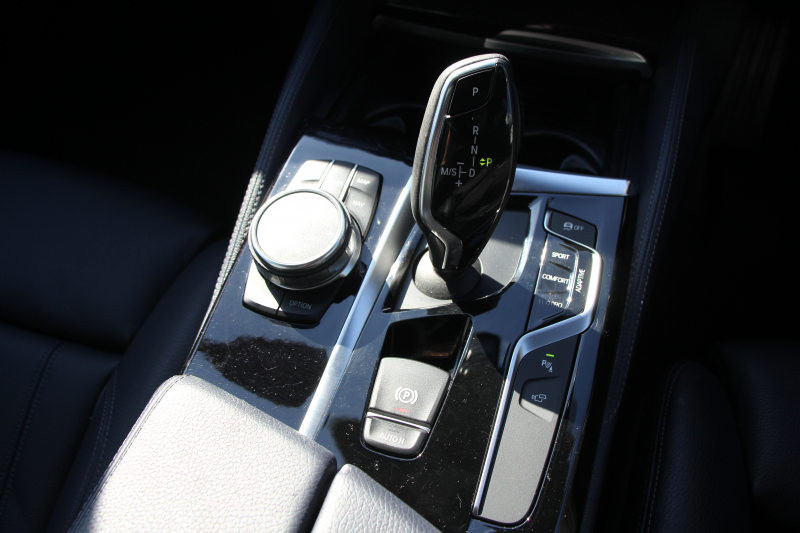 BMW 5シリーズ 530i ｴﾃﾞｨｼｮﾝﾐｯｼｮﾝｲﾝﾎﾟｯｼﾌﾞﾙ 特別仕様車 1ｵｰﾅ 252馬力 ﾅｲﾄﾌﾞﾙｰﾚｻﾞｰ ｱﾀﾞﾌﾟﾃｨﾌﾞｻｽ ﾊｰﾏﾝｶｰﾄﾞﾝ HUD 追従ACC ｽﾃｱﾘﾝｸﾞｻﾎﾟｰﾄ ﾀｯﾁ画面HDDﾅﾋﾞTV LEDﾍｯﾄﾞﾗｲﾄ ｵｰﾄﾊｲﾋﾞｰﾑ 電動ﾄﾗﾝｸ 360度ｶﾒﾗ 全席ﾋｰﾀｰ 専用ﾌﾞﾗｯｸ19AW 2年保証