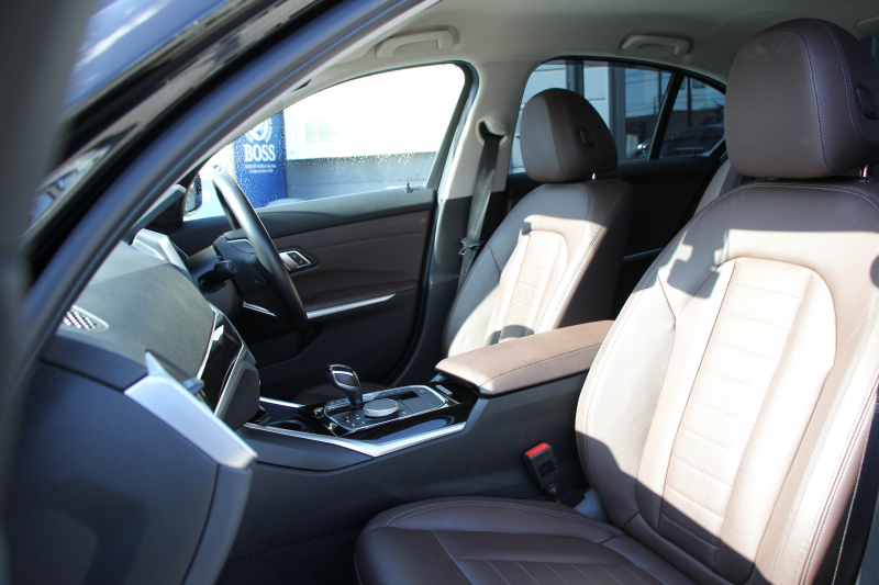 BMW 3シリーズ 320i ﾋﾟｭｱｴﾚｶﾞﾝｽ 首都圏100台限定車 ｳﾞｧｰﾈｽｶﾓｶﾚｻﾞｰ ｼｰﾄﾋｰﾀｰ ﾗﾝﾊﾞｰｻﾎﾟｰﾄ ﾌﾟﾗｽP ｺﾝﾌｫｰﾄP ｽﾃｱﾘﾝｸﾞｻﾎﾟｰﾄ 追従ACC BMWﾗｲﾌﾞｺｯｸﾋﾟｯﾄﾀｯﾁﾊﾟﾈﾙ対応HDDﾅﾋﾞ360度ｶﾒﾗ ﾜｲﾔﾚｽ充電 LEDﾍｯﾄﾞﾗｲﾄ ｵｰﾄﾊｲﾋﾞｰﾑ 電動ﾄﾗﾝｸ 2年保証