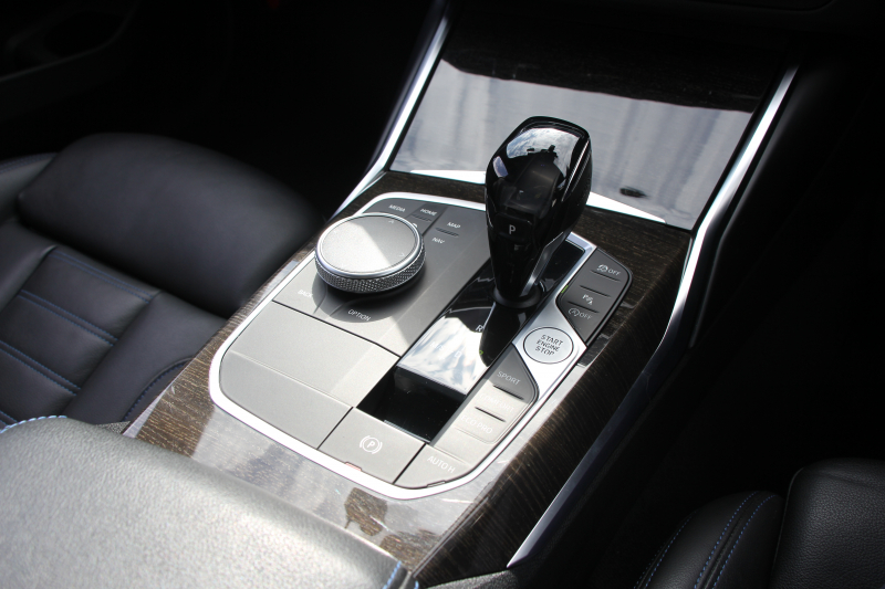 BMW 3シリーズ 320i Mｽﾎﾟｰﾂ ﾃﾞﾋﾞｭｰP ｺﾝﾌｫｰﾄP ﾋｰﾀｰ黒革 ﾌﾞﾙｰｽﾃｯﾁ  HUD 19AW 追従ACC ｽﾃｱﾘﾝｸﾞｻﾎﾟｰﾄ LEDﾍｯﾄﾞﾗｲﾄ ｵｰﾄﾊｲﾋﾞｰﾑ 電動ﾄﾗﾝｸ ｱｯﾌﾟﾙｶｰﾌﾟﾚｲ ﾀｯﾁ画面HDDﾅﾋﾞﾜｲﾔﾚｽ充電 Hi-fiｽﾋﾟｰｶｰ Pｱｼｽﾄ 専用ｴｱﾛ 2年保証