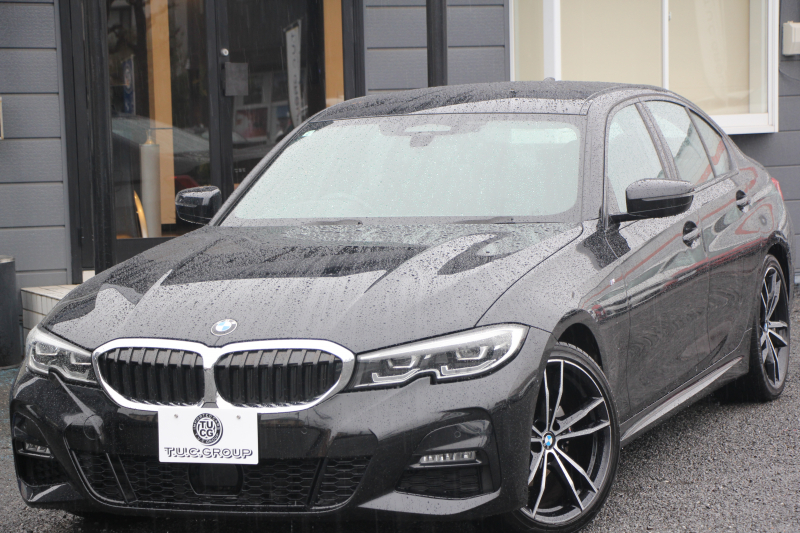 BMW 3シリーズ 320i Mｽﾎﾟｰﾂ ﾃﾞﾋﾞｭｰP ｺﾝﾌｫｰﾄP ﾋｰﾀｰ黒革 ﾌﾞﾙｰｽﾃｯﾁ  HUD 19AW 追従ACC ｽﾃｱﾘﾝｸﾞｻﾎﾟｰﾄ LEDﾍｯﾄﾞﾗｲﾄ ｵｰﾄﾊｲﾋﾞｰﾑ 電動ﾄﾗﾝｸ ｱｯﾌﾟﾙｶｰﾌﾟﾚｲ ﾀｯﾁ画面HDDﾅﾋﾞﾜｲﾔﾚｽ充電 Hi-fiｽﾋﾟｰｶｰ Pｱｼｽﾄ 専用ｴｱﾛ 2年保証
