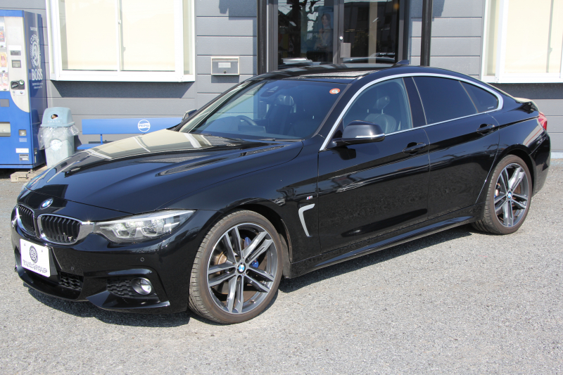 BMW 4シリーズ 420i ｸﾞﾗﾝｸｰﾍﾟｲﾝｽﾀｲﾙｽﾎﾟｰﾂ 300台限定車 後期ﾓﾃﾞﾙ ﾋｰﾀｰ黒革 ｱﾀﾞﾌﾟﾃｨﾌﾞMｻｽ 19AW Mspﾌﾞﾚｰｷ HUD 追従ACC 液晶ﾒｰﾀｰ LEDﾍｯﾄﾞﾗｲﾄ&LEDﾃｰﾙ ﾀｯﾁ画面HDDﾅﾋﾞﾌﾙｾｸﾞTV 電動ﾄﾗﾝｸ 衝突軽減ﾌﾞﾚｰｷ 2年保証