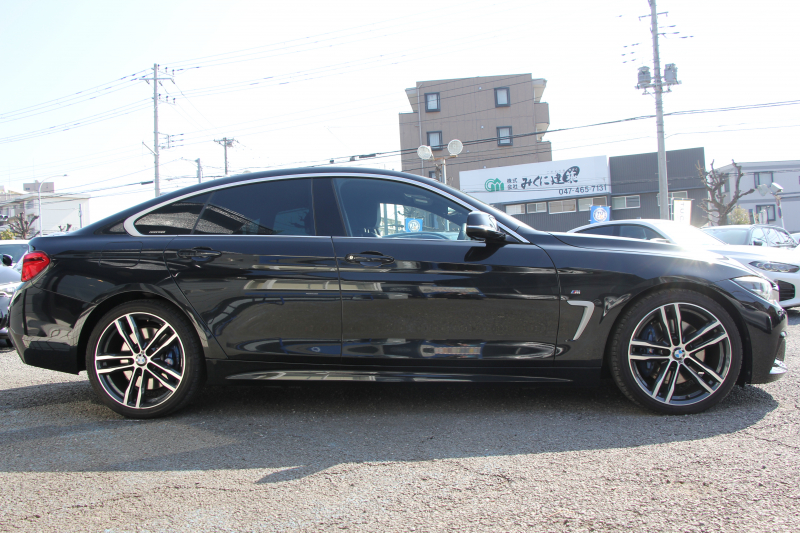 BMW 4シリーズ 420i ｸﾞﾗﾝｸｰﾍﾟｲﾝｽﾀｲﾙｽﾎﾟｰﾂ 300台限定車 後期ﾓﾃﾞﾙ ﾋｰﾀｰ黒革 ｱﾀﾞﾌﾟﾃｨﾌﾞMｻｽ 19AW Mspﾌﾞﾚｰｷ HUD 追従ACC 液晶ﾒｰﾀｰ LEDﾍｯﾄﾞﾗｲﾄ&LEDﾃｰﾙ ﾀｯﾁ画面HDDﾅﾋﾞﾌﾙｾｸﾞTV 電動ﾄﾗﾝｸ 衝突軽減ﾌﾞﾚｰｷ 2年保証
