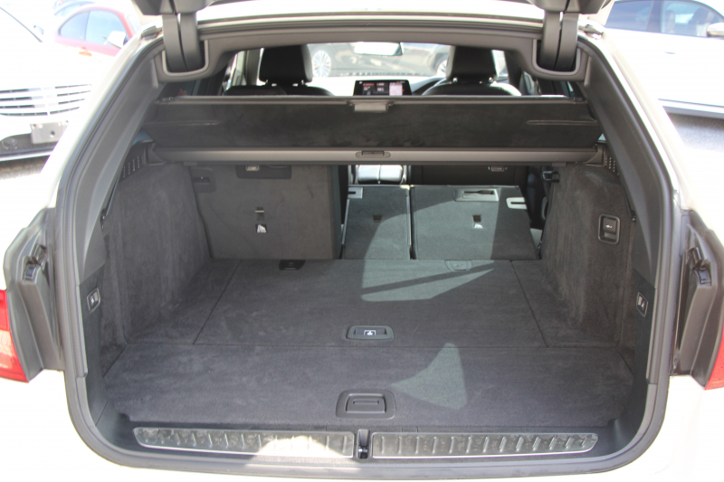 BMW 5シリーズ 523d ﾂｰﾘﾝｸﾞMｽﾎﾟｰﾂ ﾊｲﾗｲﾝ 変更後ﾓﾃﾞﾙ 新液晶ﾒｰﾀｰ 全席ﾋｰﾀｰ黒革 HUD LEDﾍｯﾄﾞﾗｲﾄ 追従ACC ｽﾃｱﾘﾝｸﾞｻﾎﾟｰﾄ ｵｰﾄﾊｲﾋﾞｰﾑ ﾀｯﾁ画面HDDﾅﾋﾞTV 360度ｶﾒﾗ 電動ﾘｱｹﾞｰﾄ 専用ｴｱﾛ 19AW 2年保証