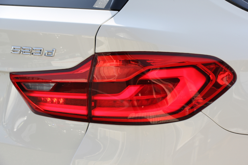 BMW 5シリーズ 523d ﾂｰﾘﾝｸﾞMｽﾎﾟｰﾂ ﾊｲﾗｲﾝ 変更後ﾓﾃﾞﾙ 新液晶ﾒｰﾀｰ 全席ﾋｰﾀｰ黒革 HUD LEDﾍｯﾄﾞﾗｲﾄ 追従ACC ｽﾃｱﾘﾝｸﾞｻﾎﾟｰﾄ ｵｰﾄﾊｲﾋﾞｰﾑ ﾀｯﾁ画面HDDﾅﾋﾞTV 360度ｶﾒﾗ 電動ﾘｱｹﾞｰﾄ 専用ｴｱﾛ 19AW 2年保証