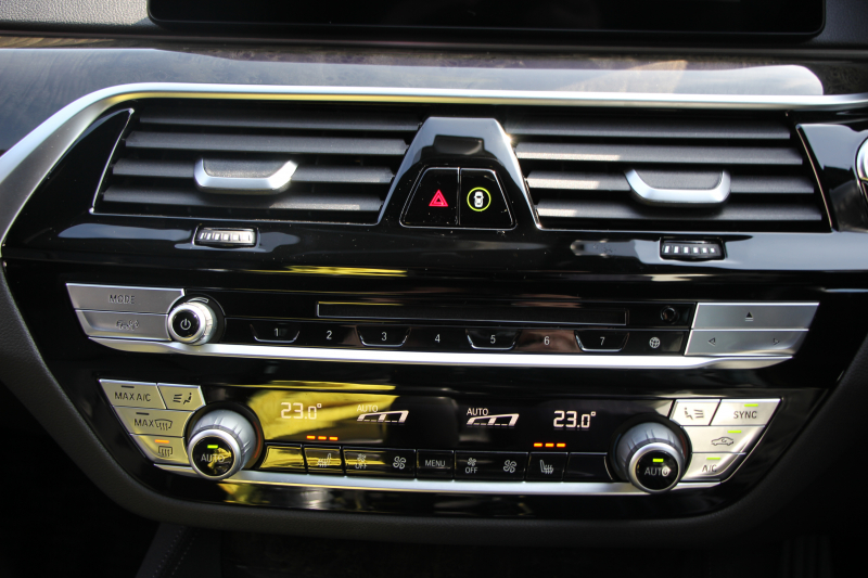 BMW 5シリーズ 523d ﾂｰﾘﾝｸﾞMｽﾎﾟｰﾂ ﾊｲﾗｲﾝ 変更後ﾓﾃﾞﾙ 新液晶ﾒｰﾀｰ 全席ﾋｰﾀｰ黒革 HUD LEDﾍｯﾄﾞﾗｲﾄ 追従ACC ｽﾃｱﾘﾝｸﾞｻﾎﾟｰﾄ ｵｰﾄﾊｲﾋﾞｰﾑ ﾀｯﾁ画面HDDﾅﾋﾞTV 360度ｶﾒﾗ 電動ﾘｱｹﾞｰﾄ 専用ｴｱﾛ 19AW 2年保証