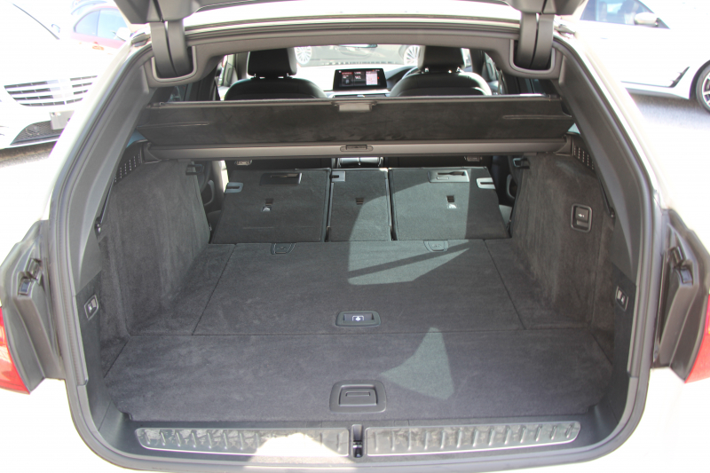 BMW 5シリーズ 523d ﾂｰﾘﾝｸﾞMｽﾎﾟｰﾂ ﾊｲﾗｲﾝ 変更後ﾓﾃﾞﾙ 新液晶ﾒｰﾀｰ 全席ﾋｰﾀｰ黒革 HUD LEDﾍｯﾄﾞﾗｲﾄ 追従ACC ｽﾃｱﾘﾝｸﾞｻﾎﾟｰﾄ ｵｰﾄﾊｲﾋﾞｰﾑ ﾀｯﾁ画面HDDﾅﾋﾞTV 360度ｶﾒﾗ 電動ﾘｱｹﾞｰﾄ 専用ｴｱﾛ 19AW 2年保証