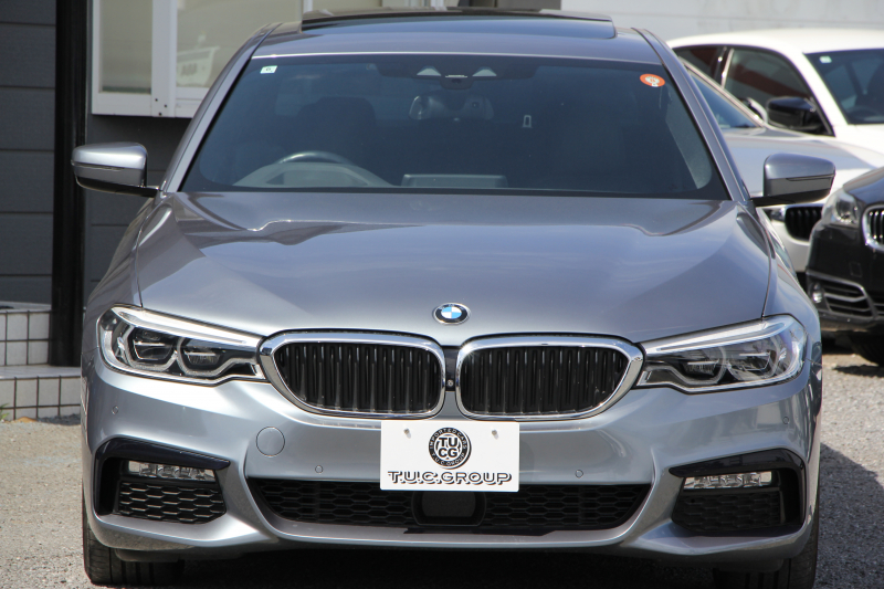 BMW 5シリーズ 523i Mｽﾎﾟｰﾂ ﾊｲﾗｲﾝ ｻﾝﾙｰﾌ 全席ﾋｰﾀｰ黒革 HUD ｼﾞｪｽﾁｬｰｺﾝﾄﾛｰﾙ ﾜｲﾔﾚｽ充電 M550用20AW 追従ACC ｽﾃｱﾘﾝｸﾞｻﾎﾟｰﾄ ﾀｯﾁ画面HDDﾅﾋﾞTV LEDﾍｯﾄﾞﾗｲﾄ ｵｰﾄﾊｲﾋﾞｰﾑ 360度ｶﾒﾗ 電動ﾄﾗﾝｸ 専用ｴｱﾛ ﾊﾟﾄﾞﾙｼﾌﾄ 2年保証