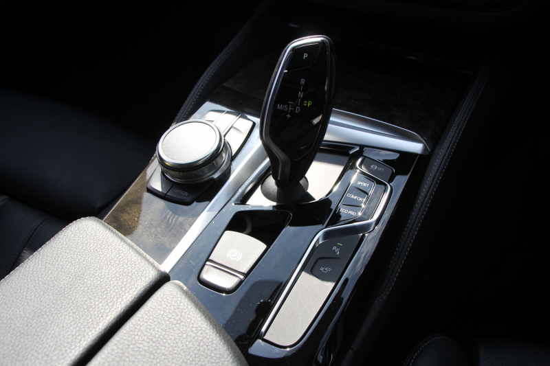 BMW 5シリーズ 523i Mｽﾎﾟｰﾂ ﾊｲﾗｲﾝ ｻﾝﾙｰﾌ 全席ﾋｰﾀｰ黒革 HUD ｼﾞｪｽﾁｬｰｺﾝﾄﾛｰﾙ ﾜｲﾔﾚｽ充電 追従ACC ｽﾃｱﾘﾝｸﾞｻﾎﾟｰﾄ ﾀｯﾁ画面HDDﾅﾋﾞTV LEDﾍｯﾄﾞﾗｲﾄ ｵｰﾄﾊｲﾋﾞｰﾑ 360度ｶﾒﾗ 19AW 電動ﾄﾗﾝｸ 専用ｴｱﾛ ﾊﾟﾄﾞﾙｼﾌﾄ 2年保証