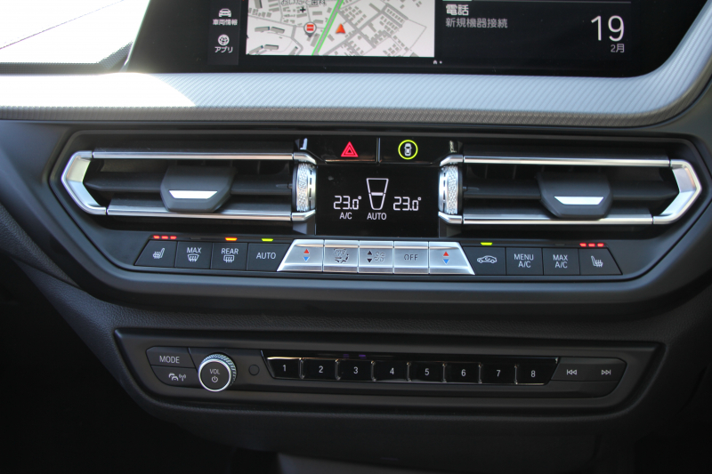 BMW 2シリーズ M235i Xdrive ｸﾞﾗﾝｸｰﾍﾟﾃﾞﾋﾞｭｰ&ｾﾚｸﾄP 306馬力 4WD ｼｰﾄﾋｰﾀｰ Mｽﾎﾟｰﾂｼｰﾄ Mｼｰﾄﾍﾞﾙﾄ ｱﾀﾞﾌﾟﾃｨﾌﾞｻｽ 追従ACC LEDﾍｯﾄﾞﾗｲﾄ 専用18AW Mspﾌﾞﾚｰｷ Applecarplay ﾀｯﾁ画面HDDﾅﾋﾞPｱｼｽﾄ ﾜｲﾔﾚｽ充電 2年保証