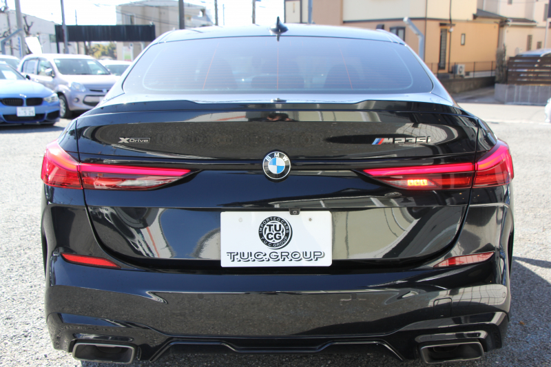 BMW 2シリーズ M235i Xdrive ｸﾞﾗﾝｸｰﾍﾟﾃﾞﾋﾞｭｰ&ｾﾚｸﾄP 306馬力 4WD ｼｰﾄﾋｰﾀｰ Mｽﾎﾟｰﾂｼｰﾄ Mｼｰﾄﾍﾞﾙﾄ ｱﾀﾞﾌﾟﾃｨﾌﾞｻｽ 追従ACC LEDﾍｯﾄﾞﾗｲﾄ 専用18AW Mspﾌﾞﾚｰｷ Applecarplay ﾀｯﾁ画面HDDﾅﾋﾞPｱｼｽﾄ ﾜｲﾔﾚｽ充電 2年保証