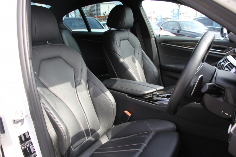 BMW 5シリーズ 523d Mｽﾎﾟｰﾂ ﾊｲﾗｲﾝ 変更後ﾓﾃﾞﾙ 新液晶ﾒｰﾀｰ 全席ﾋｰﾀｰ黒革 HUD LEDﾍｯﾄﾞﾗｲﾄ 追従ACC ｽﾃｱﾘﾝｸﾞｻﾎﾟｰﾄ ｵｰﾄﾊｲﾋﾞｰﾑ ﾀｯﾁ画面HDDﾅﾋﾞﾌﾙｾｸﾞTV 360度ｶﾒﾗ 電動ﾄﾗﾝｸ 専用ｴｱﾛ 19AW ﾊﾟﾄﾞﾙｼﾌﾄ ｱﾝﾋﾞｴﾝﾄﾗｲﾄ 2年保証