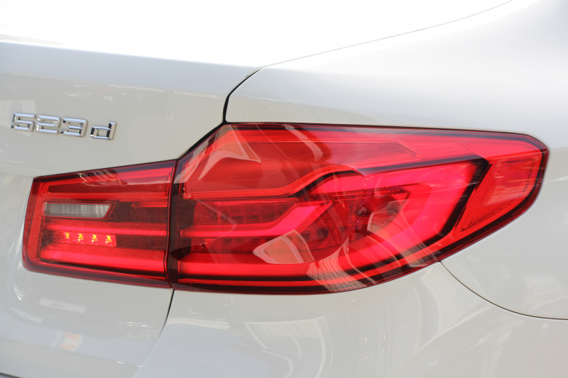 BMW 5シリーズ 523d Mｽﾎﾟｰﾂ ﾊｲﾗｲﾝ 変更後ﾓﾃﾞﾙ 新液晶ﾒｰﾀｰ 全席ﾋｰﾀｰ黒革 HUD LEDﾍｯﾄﾞﾗｲﾄ 追従ACC ｽﾃｱﾘﾝｸﾞｻﾎﾟｰﾄ ｵｰﾄﾊｲﾋﾞｰﾑ ﾀｯﾁ画面HDDﾅﾋﾞﾌﾙｾｸﾞTV 360度ｶﾒﾗ 電動ﾄﾗﾝｸ 専用ｴｱﾛ 19AW ﾊﾟﾄﾞﾙｼﾌﾄ ｱﾝﾋﾞｴﾝﾄﾗｲﾄ 2年保証