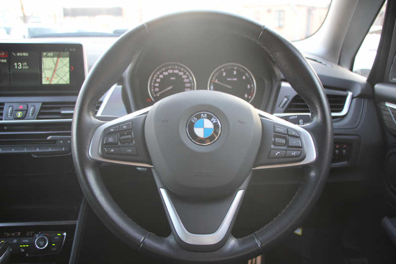 BMW 2シリーズ 218d ｸﾞﾗﾝﾂｱﾗｰ ﾗｸﾞｼﾞｭｱﾘｰ 後期 ﾌｪｲｽﾘﾌﾄ後 3列7人乗 1ｵｰﾅ ADｱｸﾃｨﾌﾞｾｰﾌﾃｨ&ｺﾝﾌｫｰﾄP 追従ACC HUD ﾋｰﾀｰ黒革 電動ﾄﾗﾝｸ ﾌﾘｯﾌﾟﾀﾞｳﾝﾓﾆﾀｰ ﾌﾙｾｸﾞTV LEDﾍｯﾄﾞﾗｲﾄ ﾀｯﾁ画面HDDﾅﾋﾞﾊﾟｰｷﾝｸﾞｱｼｽﾄ 2年保証