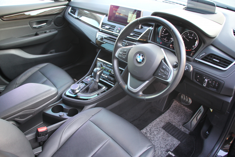 BMW 2シリーズ 218d ｸﾞﾗﾝﾂｱﾗｰ ﾗｸﾞｼﾞｭｱﾘｰ 後期 ﾌｪｲｽﾘﾌﾄ後 3列7人乗 1ｵｰﾅ ADｱｸﾃｨﾌﾞｾｰﾌﾃｨ&ｺﾝﾌｫｰﾄP 追従ACC HUD ﾋｰﾀｰ黒革 電動ﾄﾗﾝｸ ﾌﾘｯﾌﾟﾀﾞｳﾝﾓﾆﾀｰ ﾌﾙｾｸﾞTV LEDﾍｯﾄﾞﾗｲﾄ ﾀｯﾁ画面HDDﾅﾋﾞﾊﾟｰｷﾝｸﾞｱｼｽﾄ 2年保証