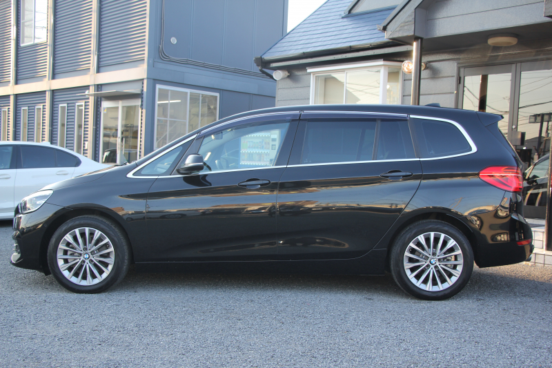 BMW 2シリーズ 218d ｸﾞﾗﾝﾂｱﾗｰ ﾗｸﾞｼﾞｭｱﾘｰ 後期 ﾌｪｲｽﾘﾌﾄ後 3列7人乗 1ｵｰﾅ ADｱｸﾃｨﾌﾞｾｰﾌﾃｨ&ｺﾝﾌｫｰﾄP 追従ACC HUD ﾋｰﾀｰ黒革 電動ﾄﾗﾝｸ ﾌﾘｯﾌﾟﾀﾞｳﾝﾓﾆﾀｰ ﾌﾙｾｸﾞTV LEDﾍｯﾄﾞﾗｲﾄ ﾀｯﾁ画面HDDﾅﾋﾞﾊﾟｰｷﾝｸﾞｱｼｽﾄ 2年保証