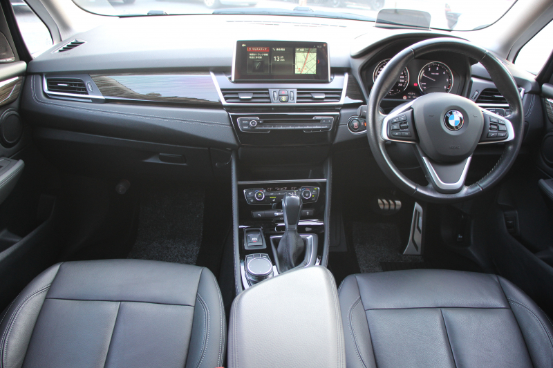 BMW 2シリーズ 218d ｸﾞﾗﾝﾂｱﾗｰ ﾗｸﾞｼﾞｭｱﾘｰ 後期 ﾌｪｲｽﾘﾌﾄ後 3列7人乗 1ｵｰﾅ ADｱｸﾃｨﾌﾞｾｰﾌﾃｨ&ｺﾝﾌｫｰﾄP 追従ACC HUD ﾋｰﾀｰ黒革 電動ﾄﾗﾝｸ ﾌﾘｯﾌﾟﾀﾞｳﾝﾓﾆﾀｰ ﾌﾙｾｸﾞTV LEDﾍｯﾄﾞﾗｲﾄ ﾀｯﾁ画面HDDﾅﾋﾞﾊﾟｰｷﾝｸﾞｱｼｽﾄ 2年保証