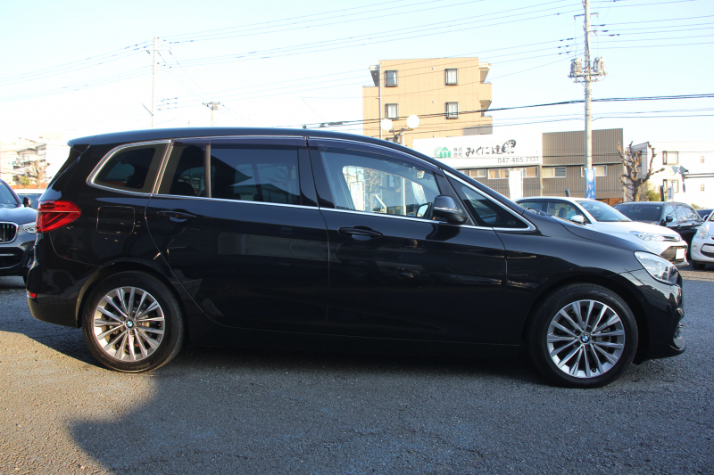 BMW 2シリーズ 218d ｸﾞﾗﾝﾂｱﾗｰ ﾗｸﾞｼﾞｭｱﾘｰ 後期 ﾌｪｲｽﾘﾌﾄ後 3列7人乗 1ｵｰﾅ ADｱｸﾃｨﾌﾞｾｰﾌﾃｨ&ｺﾝﾌｫｰﾄP 追従ACC HUD ﾋｰﾀｰ黒革 電動ﾄﾗﾝｸ ﾌﾘｯﾌﾟﾀﾞｳﾝﾓﾆﾀｰ ﾌﾙｾｸﾞTV LEDﾍｯﾄﾞﾗｲﾄ ﾀｯﾁ画面HDDﾅﾋﾞﾊﾟｰｷﾝｸﾞｱｼｽﾄ 2年保証