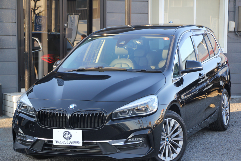 BMW 2シリーズ 218d ｸﾞﾗﾝﾂｱﾗｰ ﾗｸﾞｼﾞｭｱﾘｰ 後期 ﾌｪｲｽﾘﾌﾄ後 3列7人乗 1ｵｰﾅ ADｱｸﾃｨﾌﾞｾｰﾌﾃｨ&ｺﾝﾌｫｰﾄP 追従ACC HUD ﾋｰﾀｰ黒革 電動ﾄﾗﾝｸ ﾌﾘｯﾌﾟﾀﾞｳﾝﾓﾆﾀｰ ﾌﾙｾｸﾞTV LEDﾍｯﾄﾞﾗｲﾄ ﾀｯﾁ画面HDDﾅﾋﾞﾊﾟｰｷﾝｸﾞｱｼｽﾄ 2年保証