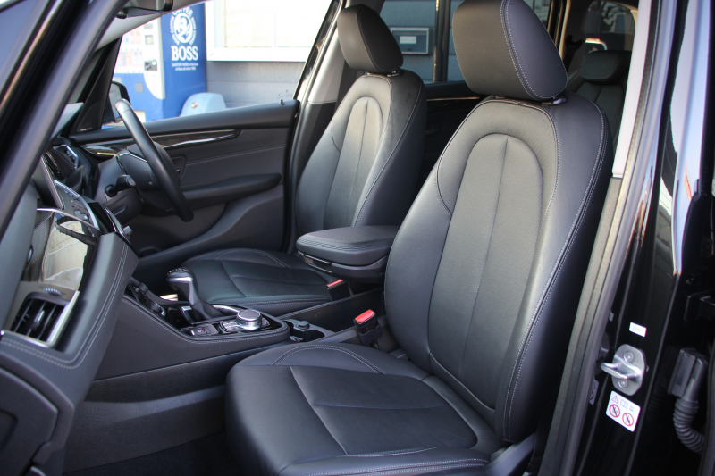 BMW 2シリーズ 218d ｸﾞﾗﾝﾂｱﾗｰ ﾗｸﾞｼﾞｭｱﾘｰ 後期 ﾌｪｲｽﾘﾌﾄ後 3列7人乗 1ｵｰﾅ ADｱｸﾃｨﾌﾞｾｰﾌﾃｨ&ｺﾝﾌｫｰﾄP 追従ACC HUD ﾋｰﾀｰ黒革 電動ﾄﾗﾝｸ ﾌﾘｯﾌﾟﾀﾞｳﾝﾓﾆﾀｰ ﾌﾙｾｸﾞTV LEDﾍｯﾄﾞﾗｲﾄ ﾀｯﾁ画面HDDﾅﾋﾞﾊﾟｰｷﾝｸﾞｱｼｽﾄ 2年保証