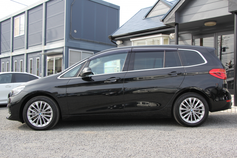 BMW 2シリーズ 218d ｸﾞﾗﾝﾂｱﾗｰ ﾗｸﾞｼﾞｭｱﾘｰ 後期 ﾌｪｲｽﾘﾌﾄ後 3列7人乗 1ｵｰﾅ ADｱｸﾃｨﾌﾞｾｰﾌﾃｨ&ｺﾝﾌｫｰﾄP 追従ACC HUD ﾋｰﾀｰ黒革 電動ﾄﾗﾝｸ ﾌﾘｯﾌﾟﾀﾞｳﾝﾓﾆﾀｰ ﾌﾙｾｸﾞTV LEDﾍｯﾄﾞﾗｲﾄ ﾀｯﾁ画面HDDﾅﾋﾞﾊﾟｰｷﾝｸﾞｱｼｽﾄ 2年保証