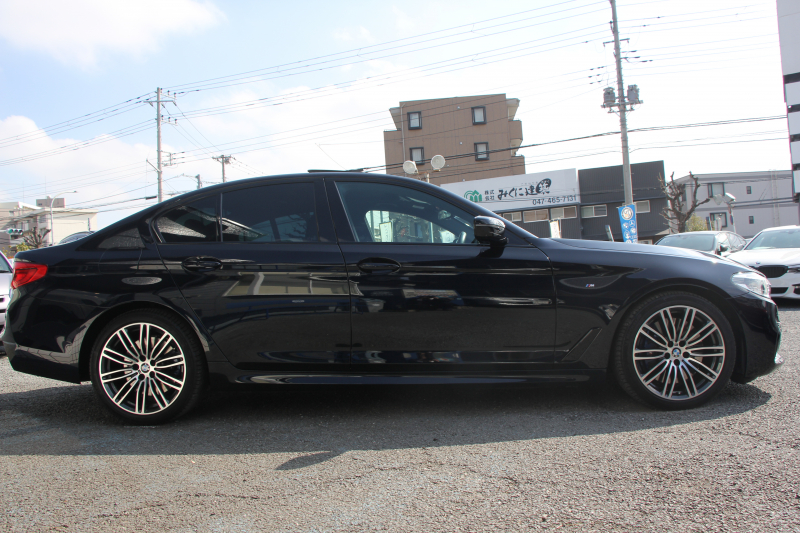 BMW 5シリーズ 540i Mｽﾎﾟｰﾂ ｾﾚｸﾄP indiviｶﾗｰ 1ｵｰﾅ 後輪駆動 直6ﾀｰﾎﾞ340馬力 ｻﾝﾙｰﾌ 全席ﾋｰﾀｰ黒革 ﾊｰﾏﾝｶｰﾄﾞﾝｻｳﾝﾄﾞ4ｿﾞｰﾝｴｱｺﾝ 液晶ﾒｰﾀｰ HUD 追従ACC LEDﾍｯﾄﾞﾗｲﾄ ﾀｯﾁ画面ﾅﾋﾞﾌﾙｾｸﾞTV ｱﾀﾞﾌﾟﾃｨﾌﾞｻｽ Mspﾌﾞﾚｰｷ 19AW 2年保証